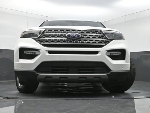 Used 2022 Ford Explorer Limited w/ Equipment Group 301A AWD/4WD image 28