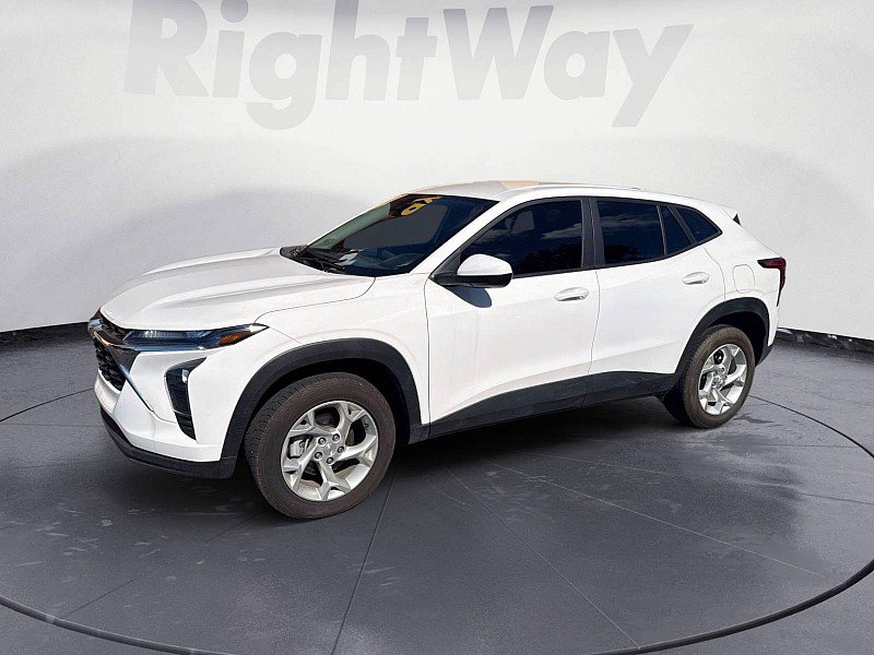 Used 2025 Chevrolet Trax LS w/ LS Convenience Package FWD image 1