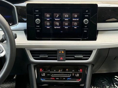 New 2025 Volkswagen Taos SE image 20