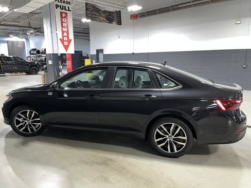 New 2025 Volkswagen Jetta SE image 10