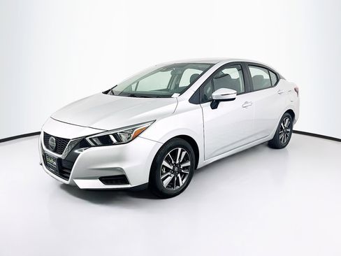 Used 2021 Nissan Versa SV image 3