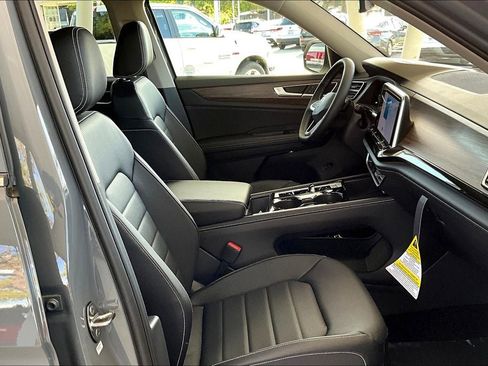 New 2025 Volkswagen Atlas SEL image 6