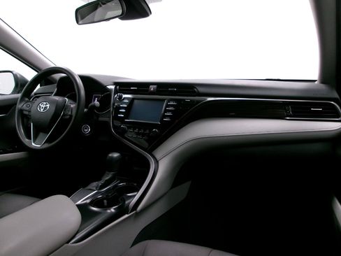 Used 2019 Toyota Camry LE FWD image 3