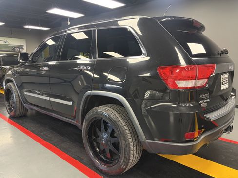 Used 2012 Jeep Grand Cherokee Overland AWD/4WD image 4