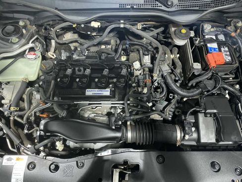 Used 2018 Honda Civic Sport image 9
