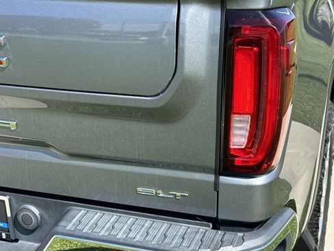 Used 2019 GMC Sierra 1500 SLT w/ Driver Alert Package I AWD/4WD image 11