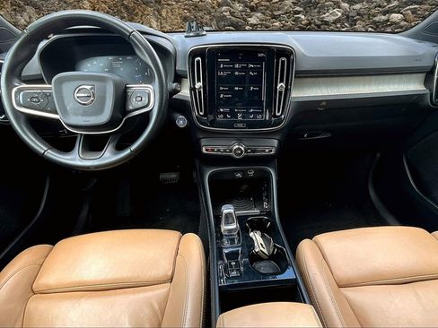 Used 2019 Volvo XC40 T5 Inscription image 15