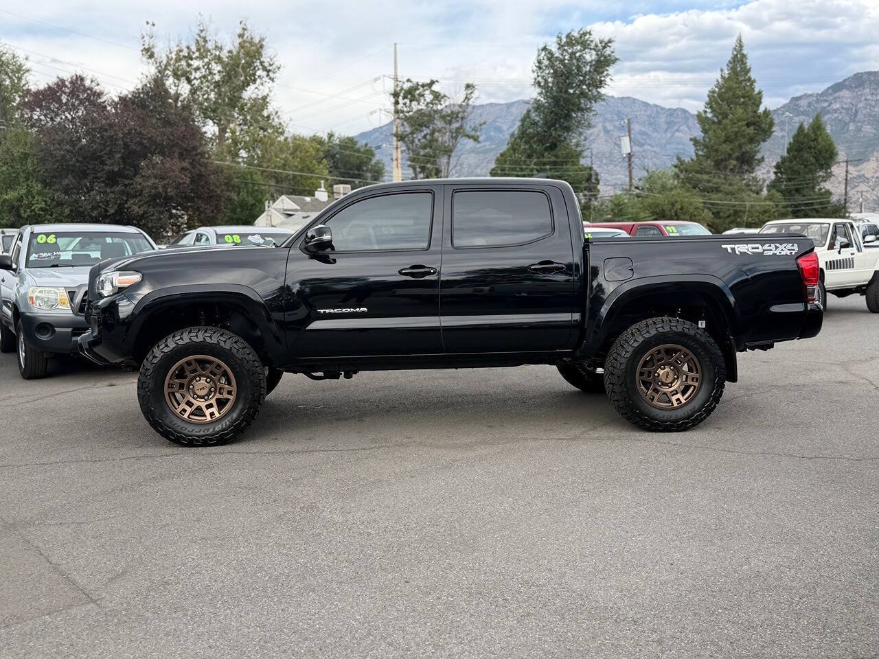 Used 2017 Toyota Tacoma TRD Sport w/ Tow Package AWD/4WD image 79