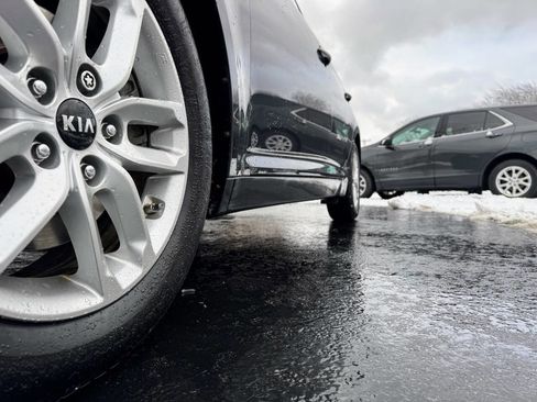 Used 2011 Kia Optima LX image 36