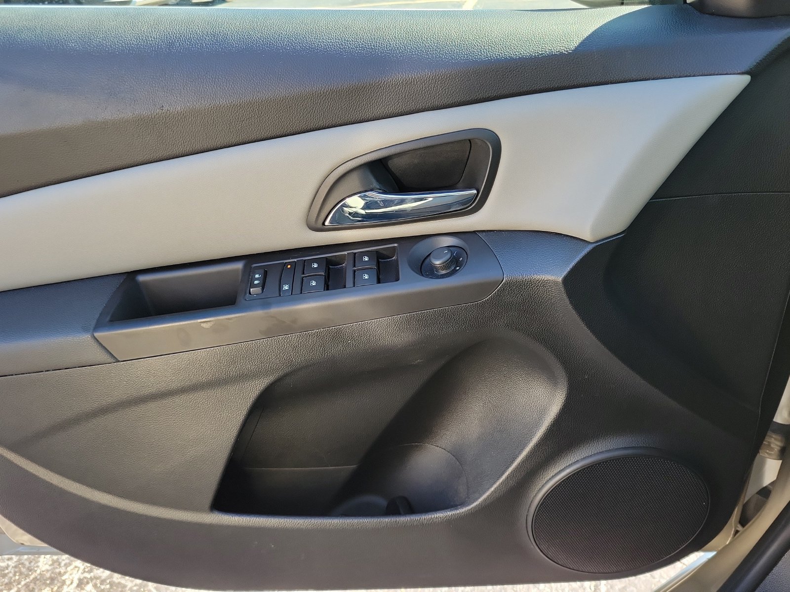 Used 2015 Chevrolet Cruze LT w/ Enhanced Safety Package FWD image 15