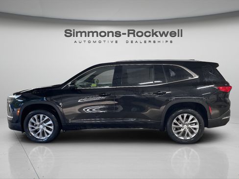 Used 2025 Buick Enclave Preferred AWD/4WD image 2