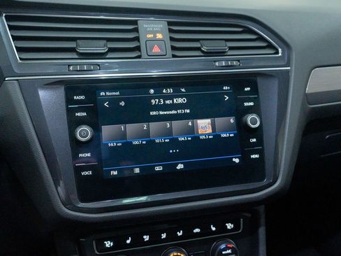 Used 2020 Volkswagen Tiguan SE R-Line w/ 3rd Row Seat Package image 43