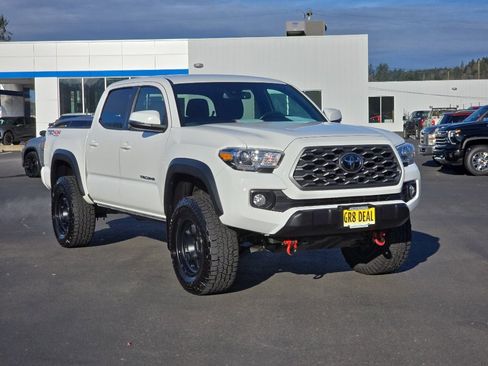 Certified 2023 Toyota Tacoma TRD Off-Road image 2