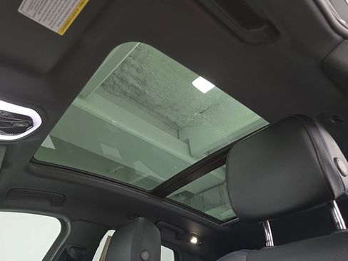 Certified 2025 Porsche Macan AWD/4WD image 26