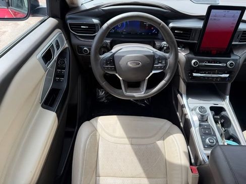 Used 2020 Ford Explorer Platinum w/ Premium Technology Package AWD/4WD image 17