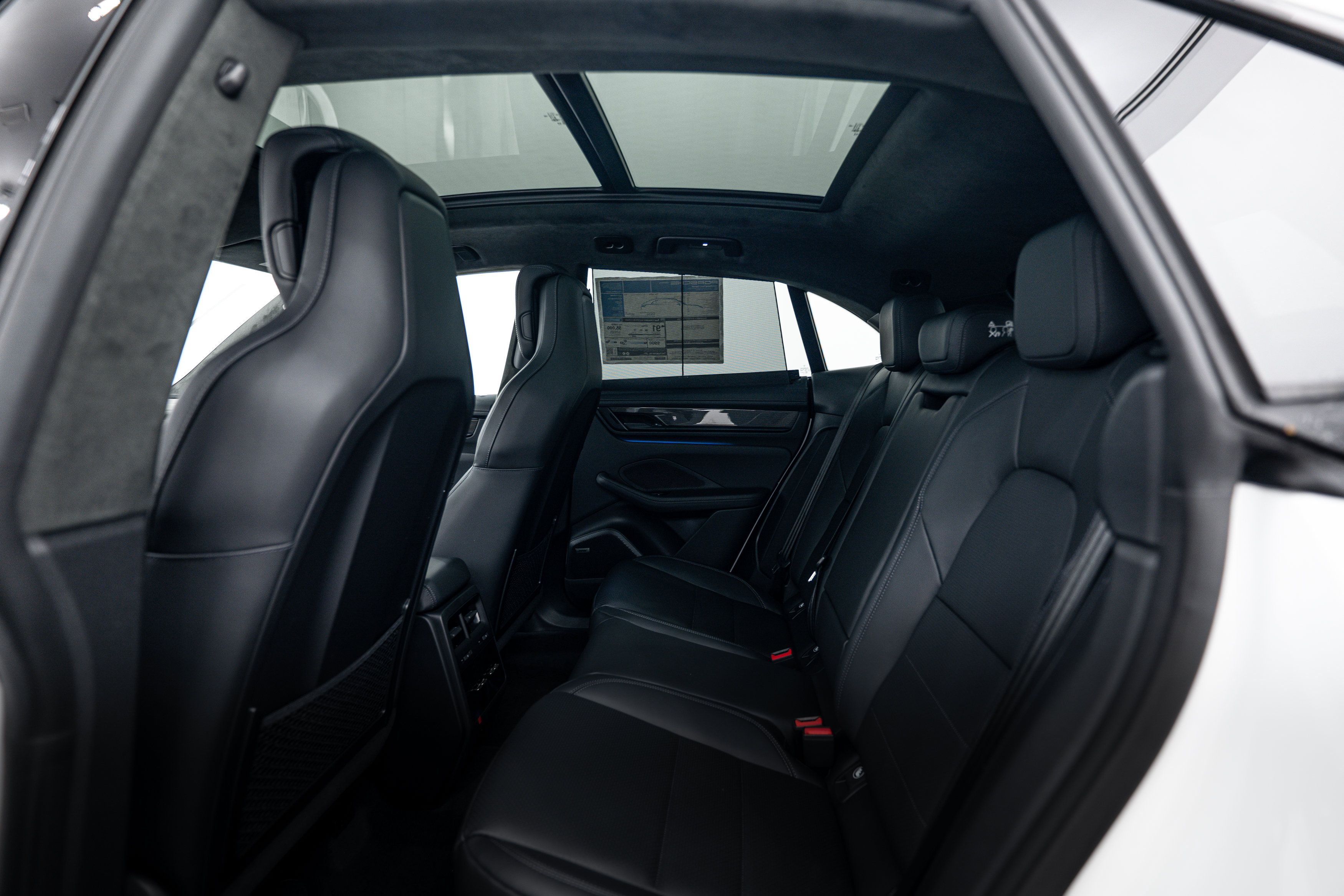 Certified 2025 Porsche Macan Turbo Electric AWD/4WD image 24