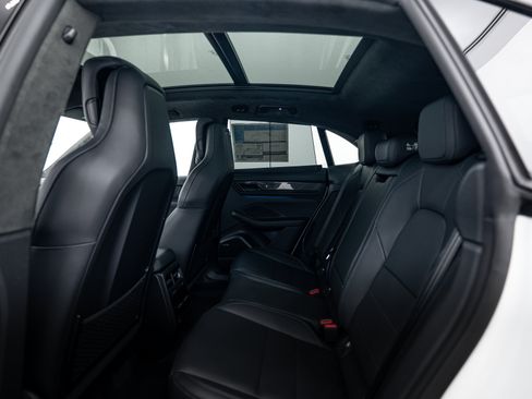 Certified 2025 Porsche Macan Turbo Electric AWD/4WD image 24