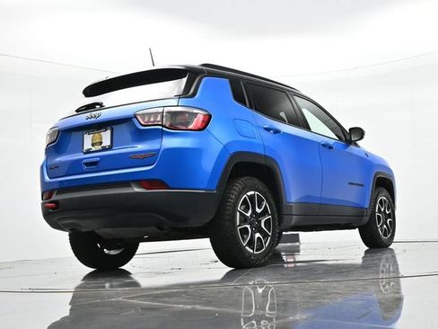 Used 2025 Jeep Compass Trailhawk AWD/4WD image 19