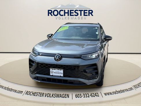 Used 2025 Volkswagen Tiguan SE R-Line AWD/4WD image 1