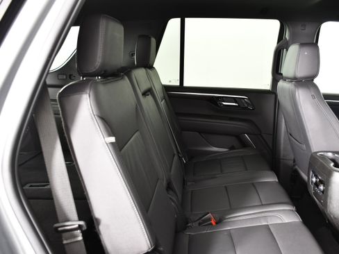 Used 2025 Chevrolet Tahoe Z71 AWD/4WD image 32