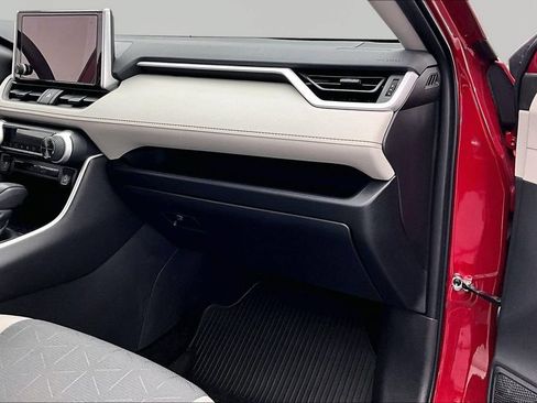 Used 2025 Toyota RAV4 XLE w/ Convenience Package FWD image 17