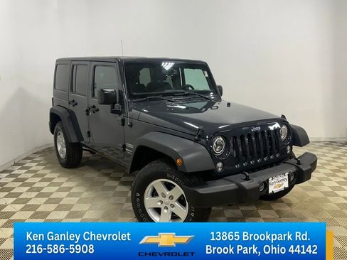 Used 2018 Jeep Wrangler Unlimited Sport S AWD/4WD image 3