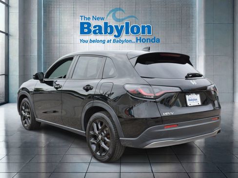 Used 2024 Honda HR-V Sport image 3
