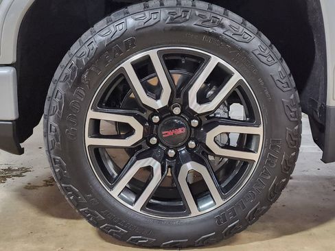 Used 2024 GMC Sierra 1500 AT4 w/ Technology Package AWD/4WD image 29