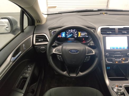 Used 2020 Ford Fusion SE FWD image 22