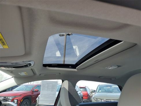 Used 2023 Hyundai Elantra Limited image 20