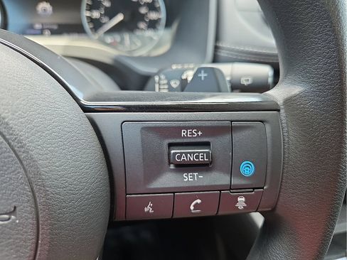 Used 2022 Nissan Rogue SV FWD image 18