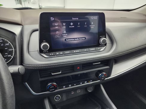 Used 2023 Nissan Rogue SV image 11