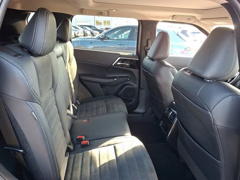 Used 2023 Mitsubishi Outlander SE image 15