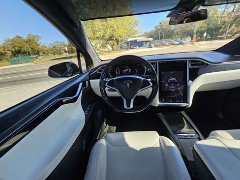 Used 2018 Tesla Model X 75D image 22
