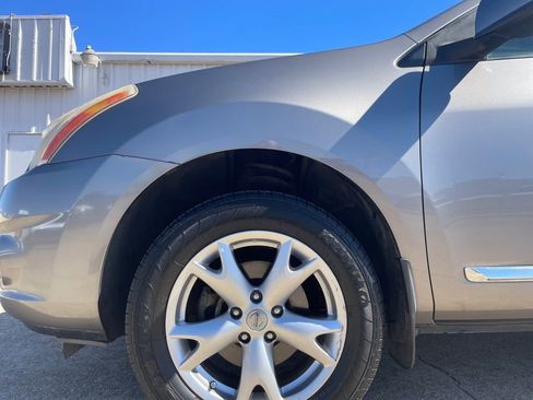 Used 2011 Nissan Rogue SV w/ Premium Pkg image 11