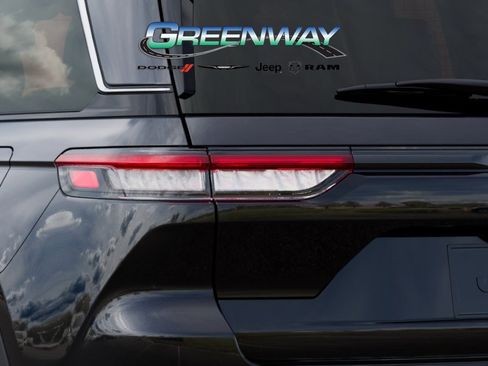 New 2025 Jeep Grand Cherokee Limited RWD image 9
