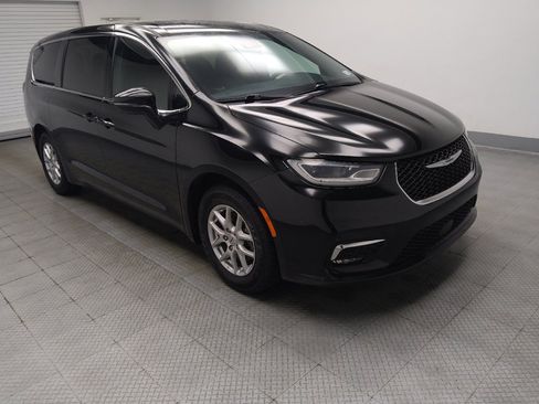 Used 2025 Chrysler Pacifica Select FWD image 14