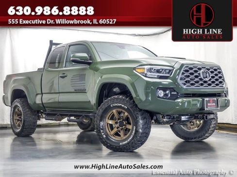 Used 2022 Toyota Tacoma TRD Sport w/ Black Out Package (TMS) AWD/4WD image 1