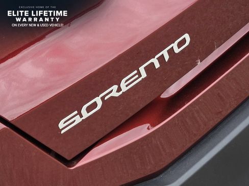 Certified 2025 Kia Sorento S FWD image 9