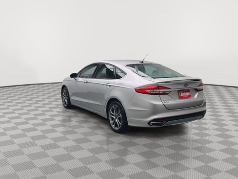 Used 2017 Ford Fusion SE image 2