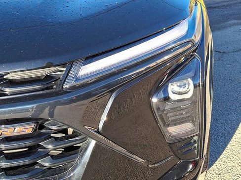 Used 2024 Chevrolet Trax RS w/ Sunroof Package image 19