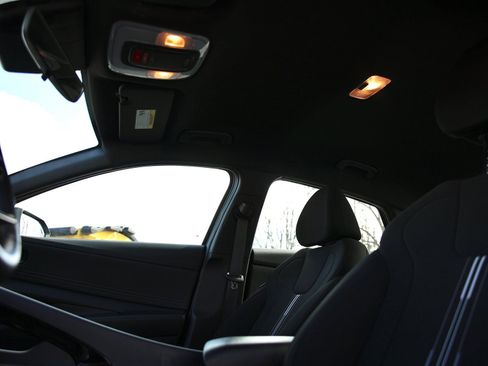 Used 2025 Hyundai Elantra SEL image 18