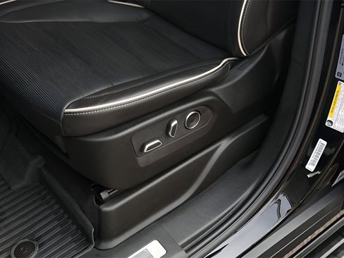 Used 2024 Cadillac Escalade ESV Sport w/ LPO, ONYX Package image 8