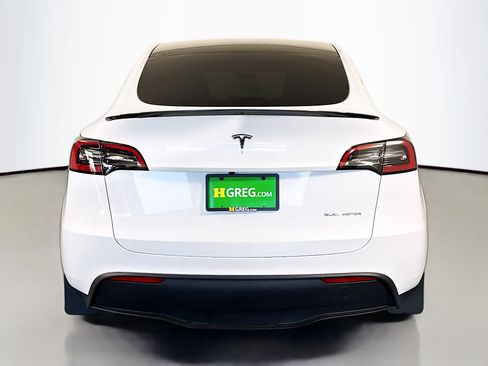 Used 2023 Tesla Model Y Long Range image 8