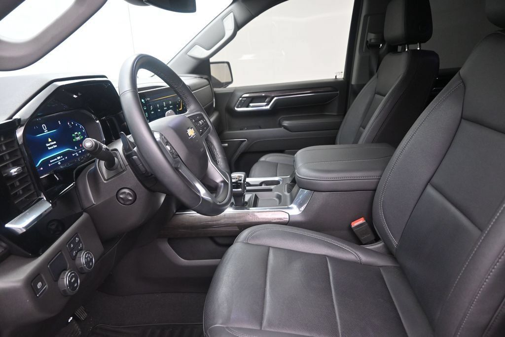 Used 2023 Chevrolet Silverado 1500 LTZ RWD image 12