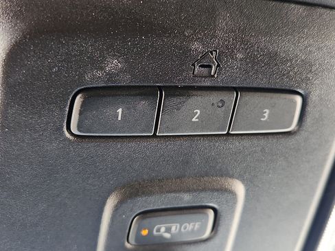 Used 2022 Chevrolet Suburban LT RWD image 15