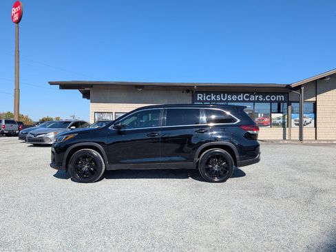 Used 2019 Toyota Highlander SE image 11