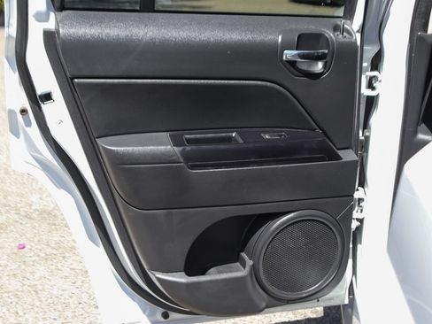 Used 2016 Jeep Patriot Latitude w/ Sun/Sound Group FWD image 29
