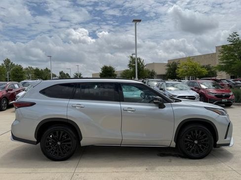 Used 2025 Toyota Highlander XSE AWD/4WD image 5