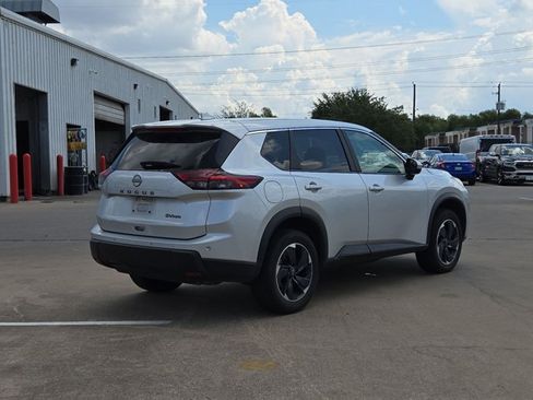 Used 2024 Nissan Rogue SV AWD/4WD image 5